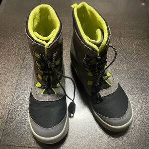 Merrell Boots, size 4. Great used condition.